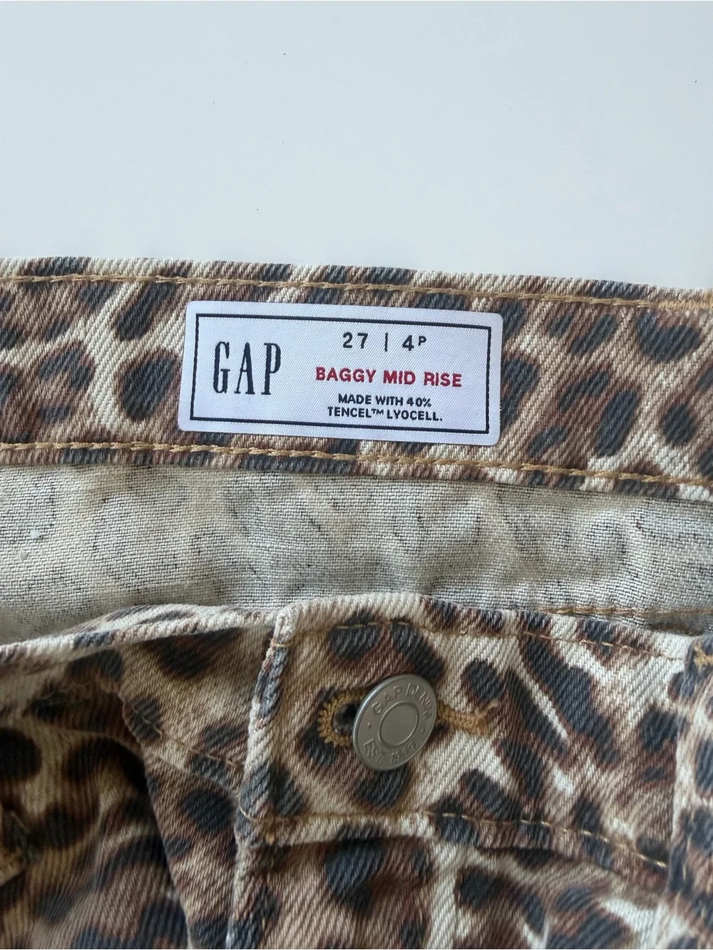 GAP - Mid-rise Ultra Soft Leopard Baggy Jeans - Picture 8 of 8